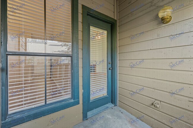 Building Photo - Adorable 1/1 Condo in Dallas! (75231)