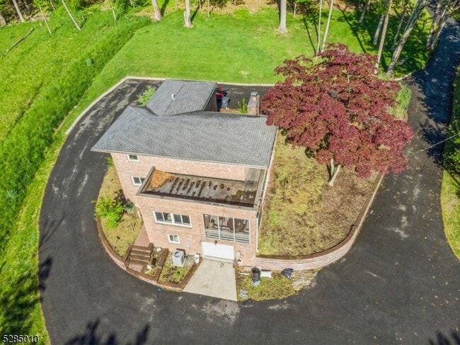 Building Photo - 242 Lake Rd