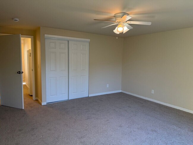 Building Photo - VAL1172