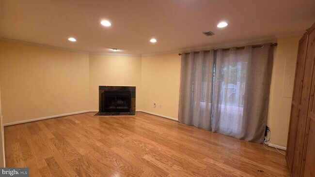 Building Photo - 6638 Greenleigh Ln