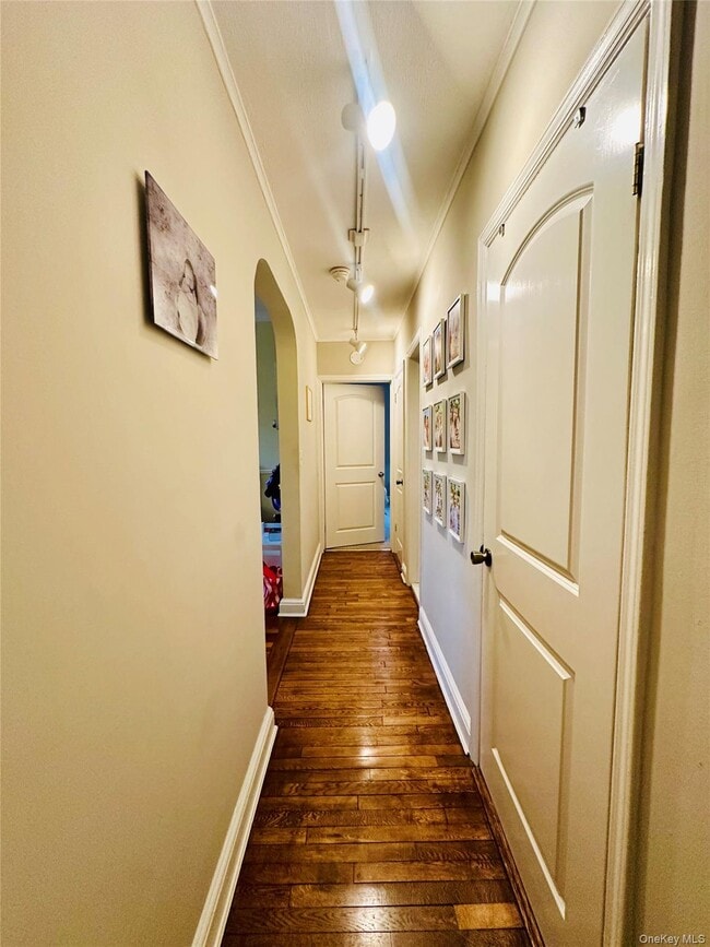 Building Photo - 231 Manorhaven Blvd