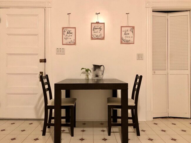 Building Photo - 64 Willow St