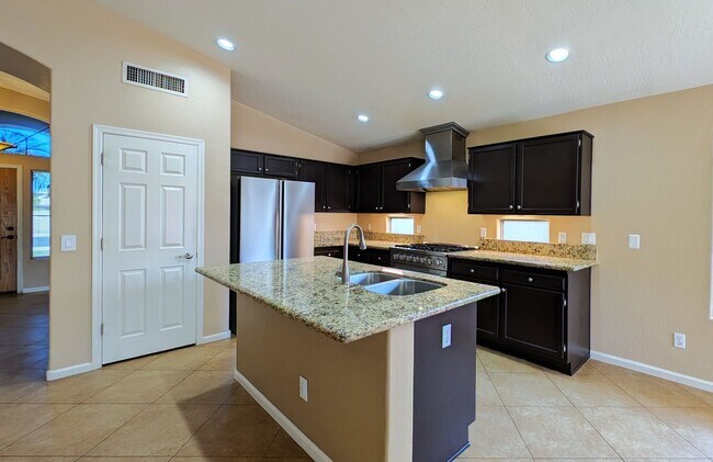 Building Photo - 3 Bedroom Home in the Silverhawk Community Near N Cooper Rd and W Guadalupe Rd!