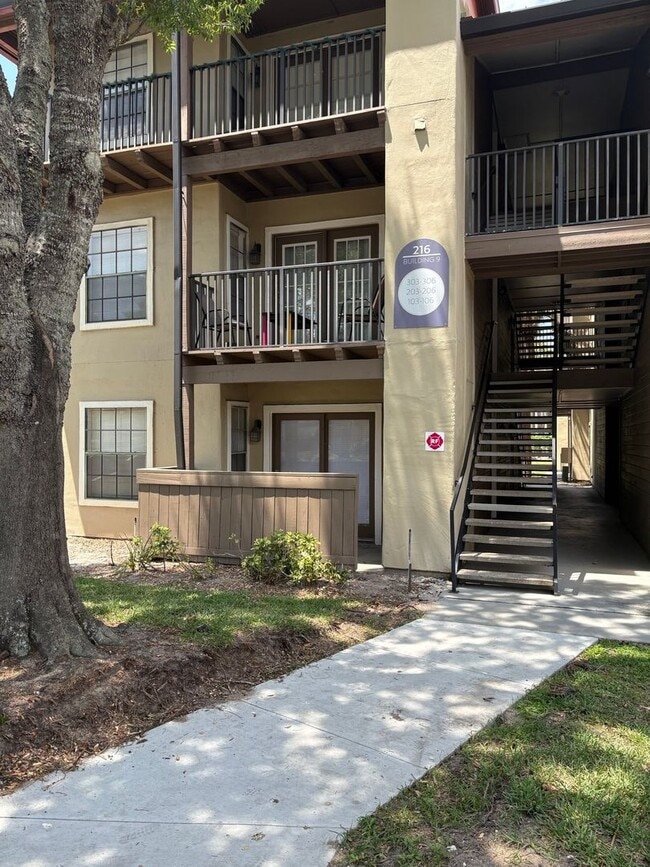 Building Photo - 1 bed 1 bath First Floor!!