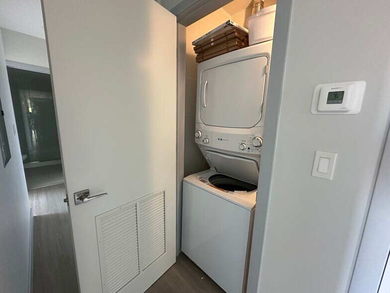 Building Photo - 6355 N Glenwood Ave