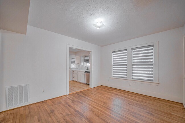 Building Photo - 1614 Ridgewood St