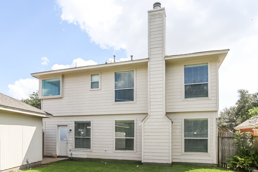 Building Photo - 17902 Scenic Oaks Dr