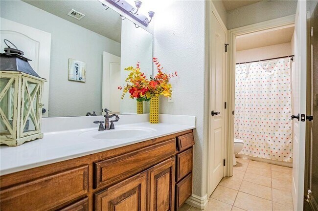 Building Photo - 1706 NW Autumn Ave