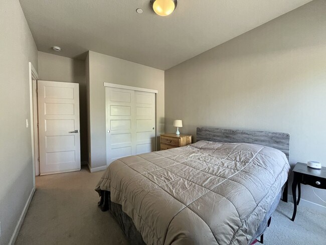 Building Photo - Spacious 2,511 Sq Ft Wilsonville Townhome with Vaulted Loft, Modern Kitchen & Attached Two-Car Ga...