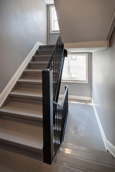 Building Photo - Villa Malta: On-Site Washer & Dryer, Water Included, Cat Friendly, and Walk-In Closets