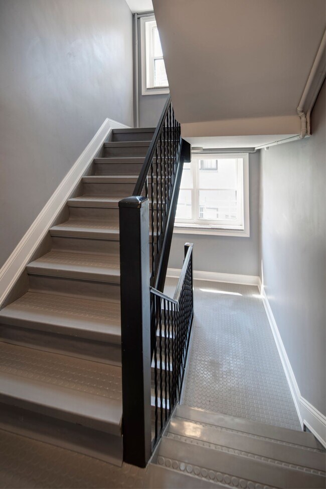 Building Photo - Villa Malta: On-Site Washer & Dryer, Water Included, Cat Friendly, and Walk-In Closets