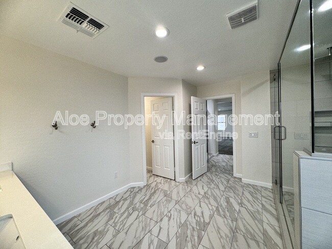 Building Photo - 14141 N 136th Ln