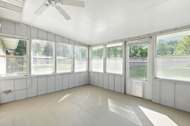 Building Photo - 815 Bronk Rd