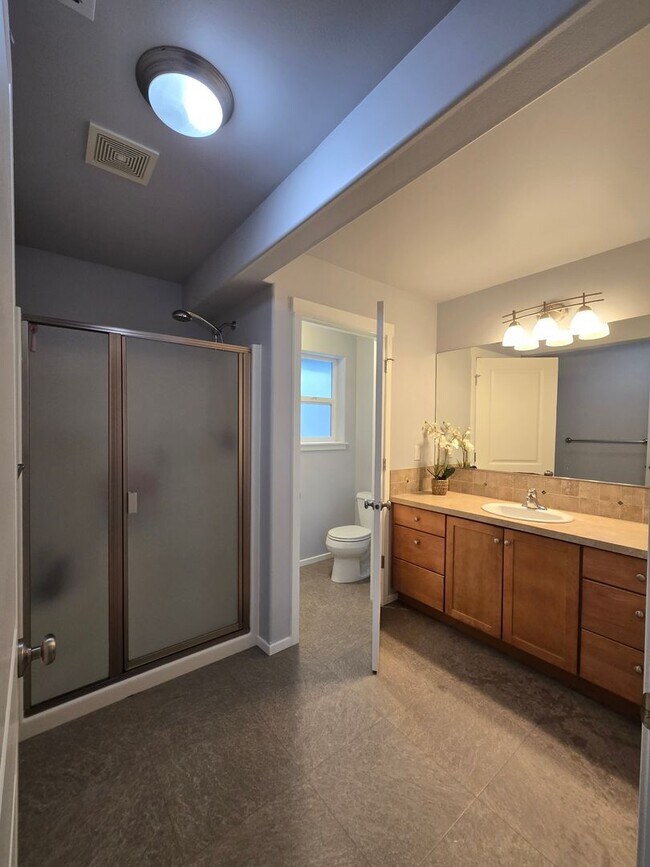 Building Photo - Gorgeous Mount Vernon Home 4 Beds 3.5 Bath...