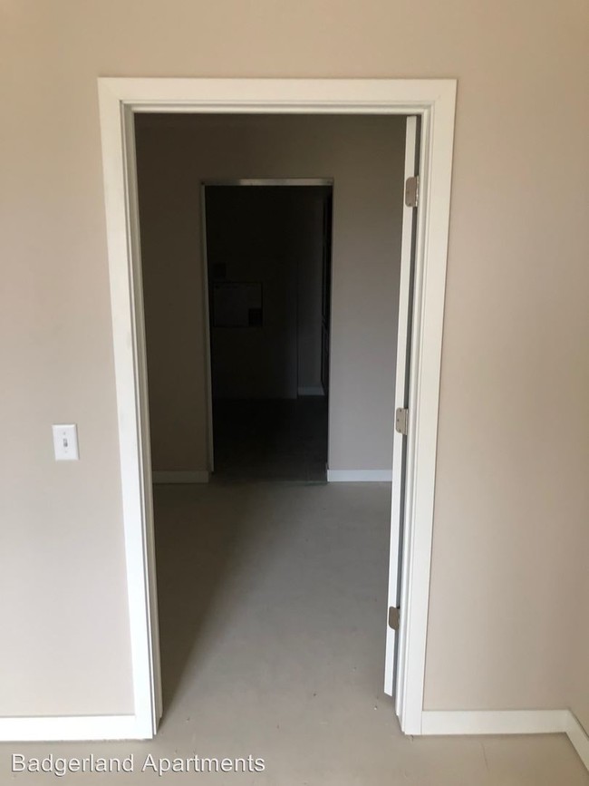 Building Photo - 702 Vineyard Dr