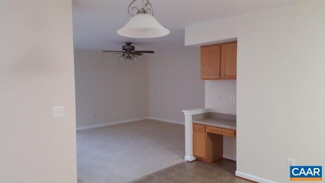 Building Photo - 706 Holly Hill Dr