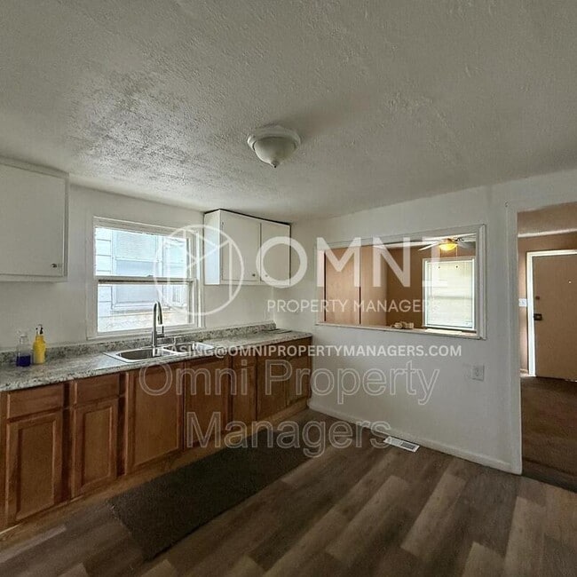 Building Photo - 8162 Orchard Ave