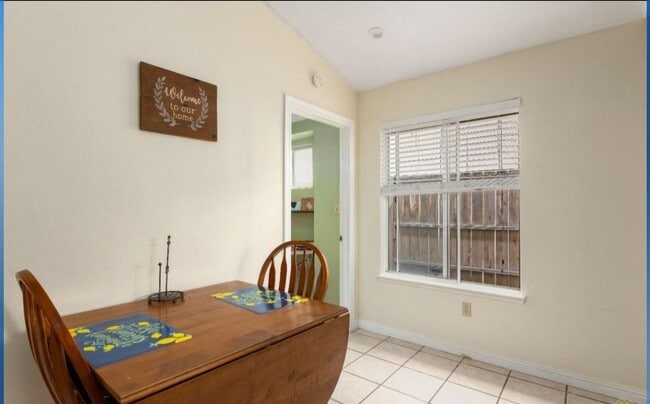 Building Photo - Beautiful House For Rent