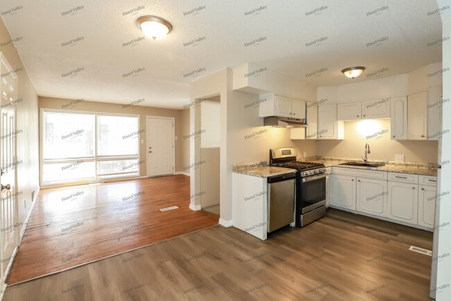 Building Photo - 4613 Myrtle Ave