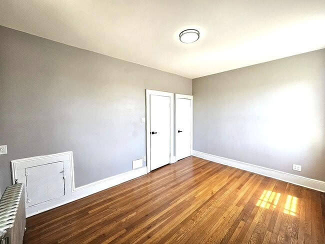 Interior Photo - 758 Jersey Avenue