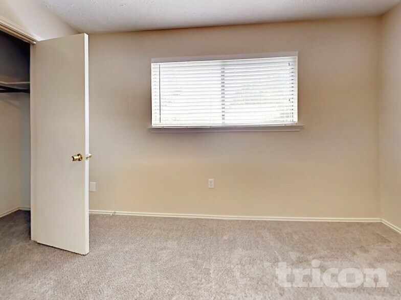 Building Photo - 24019 Lone Elm Dr