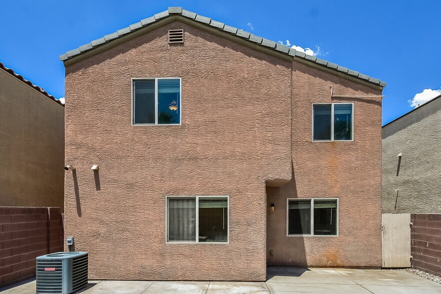 Building Photo - 9213 Millikan Ave