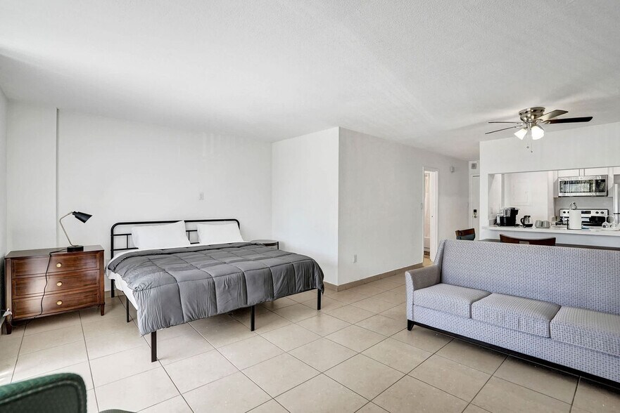 Building Photo - 777 NW 155th Ln