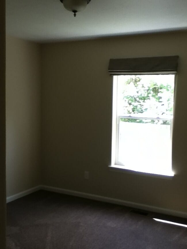 Building Photo - 4 Bedroom 2 Bathroom House - Close to MSU Campus