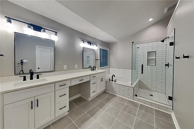 Building Photo - 3174 Vickery Dr NE