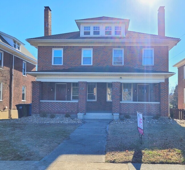 Primary Photo - 2112 Memorial Ave SW
