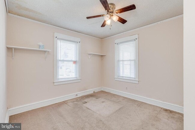 Building Photo - 427 Buttonwood St