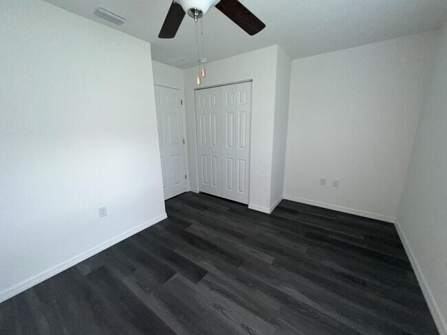 Building Photo - 9 Maple Ln