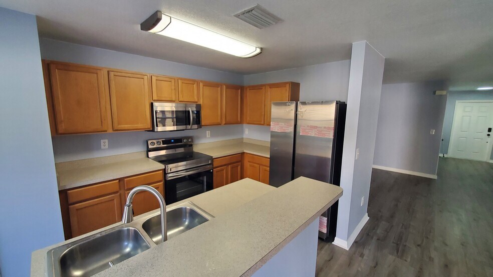 Building Photo - 8007 Sutton Terrace Ln