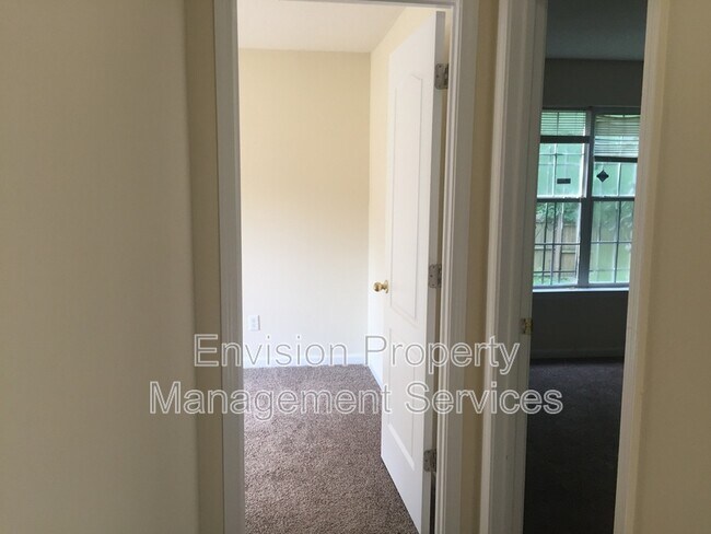 Building Photo - 1492 Cedar Creek Dr