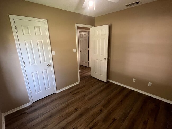 Building Photo - 2005 S Tampa Ave