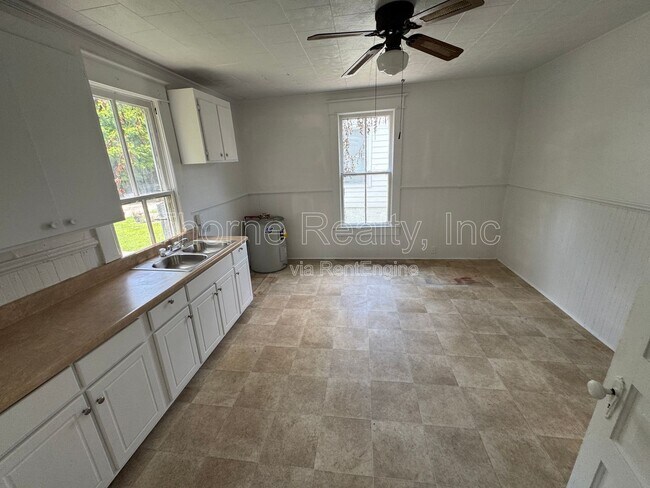 Building Photo - 809 Sunset Ave