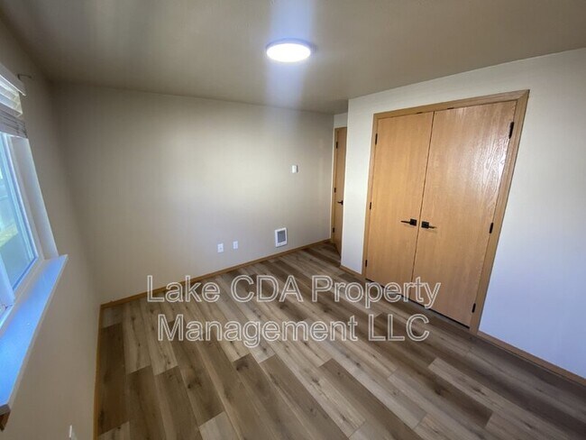 Building Photo - 1617 E 3rd Ave
