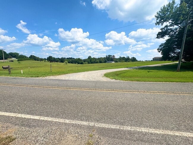 Building Photo - North Iredell - 3 Bedroom / 2 Bathroom