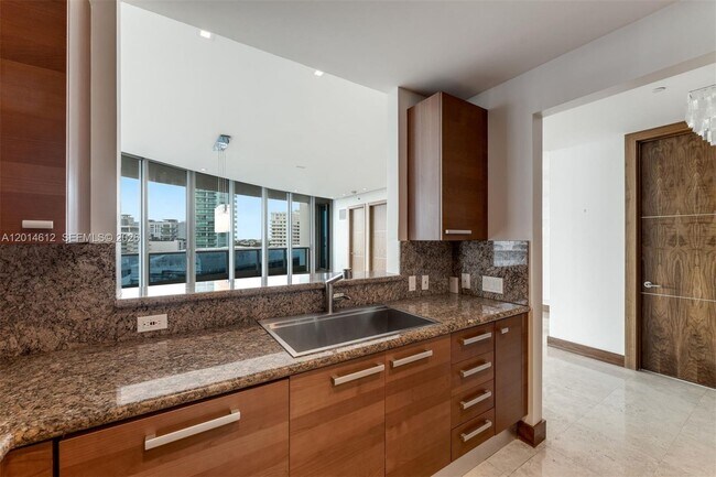 Building Photo - 5959 Collins Ave