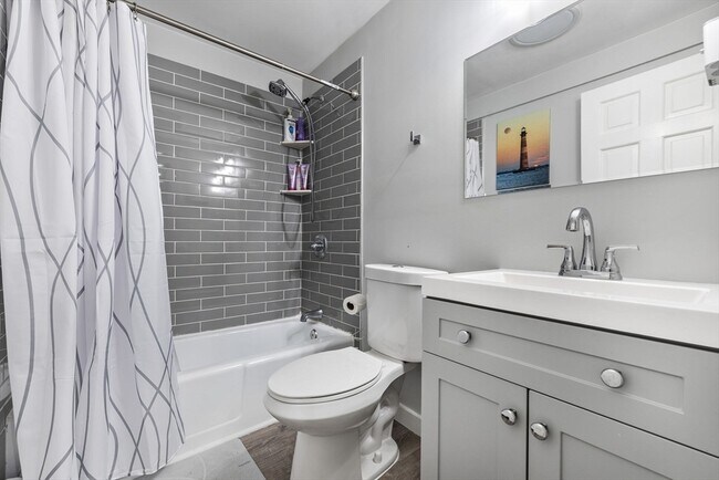 Building Photo - 90 Edgelawn Ave