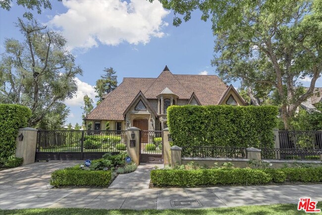 Building Photo - 617 N Alpine Dr