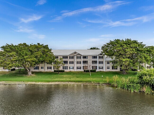 Building Photo - 2803 N Oakland Forest Dr