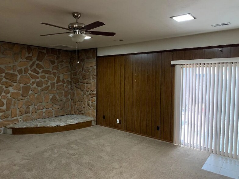 Building Photo - 1402 W Lydia St