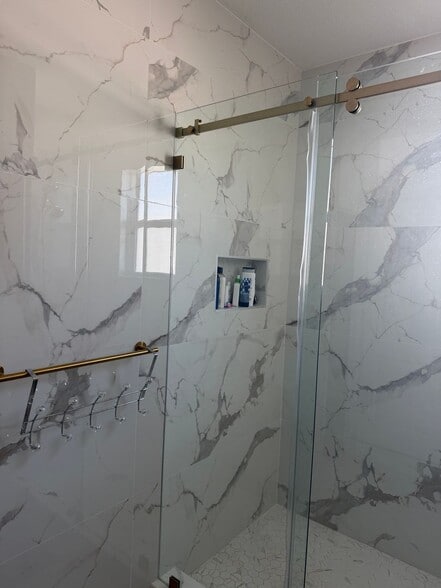 Building Photo - 2605 SE 11th Ct