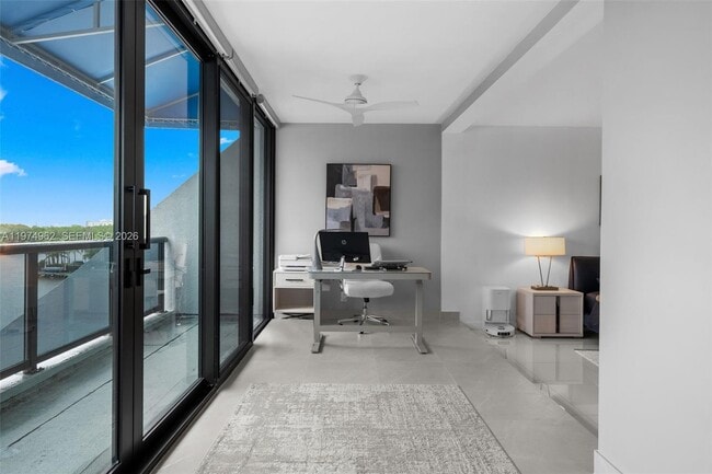 Building Photo - 445 Poinciana Island Dr