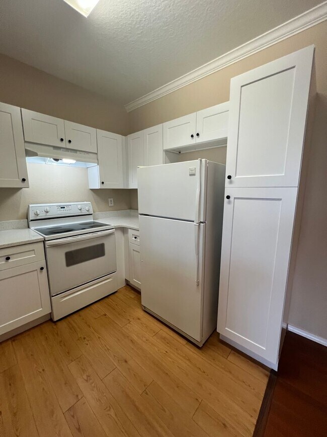 Building Photo - 2 BEDROOM 1 BATH CONDO REMODELED available...