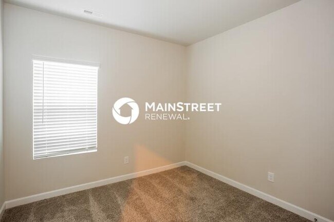 Building Photo - 3 Bedroom Pet-Friendly Home in Charlotte, NC with Main Street Renewal