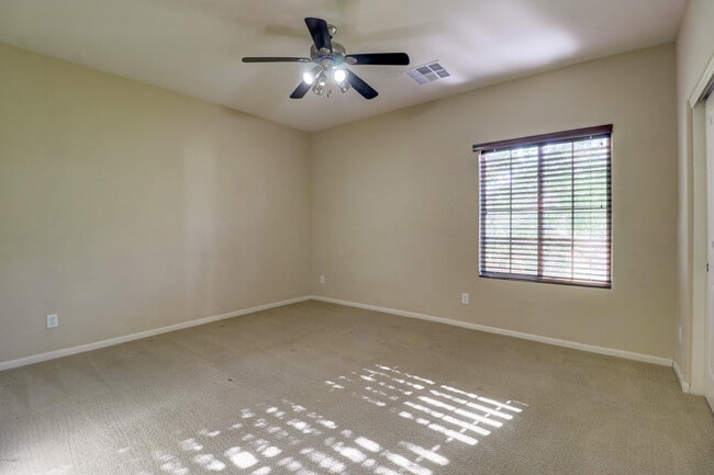 Building Photo - 15359 W Columbine Dr