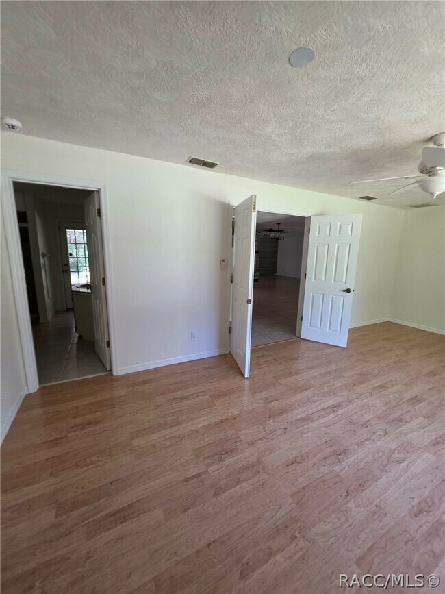 Building Photo - 1600 W Ivorywood Dr