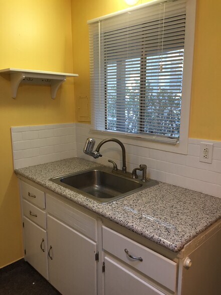 Kitchen - 2609 Dana St